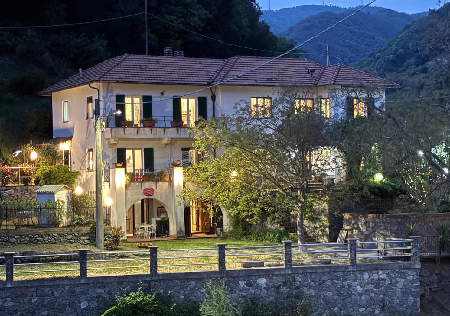 Apartamento La Casa Sul Fiume Albisola Superiore Exterior foto